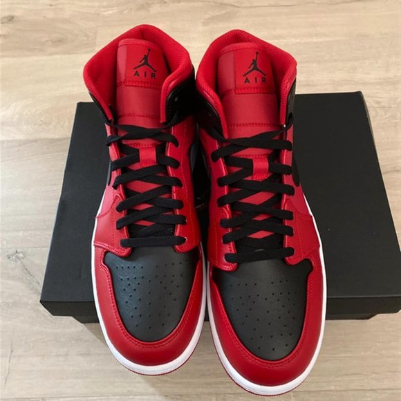 Air Jordan 1 Mid. Brand new.Gym Red/black-White - Picture 3 of 5